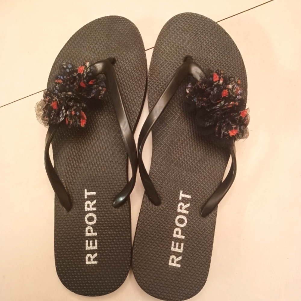 Report Women's Flip flops